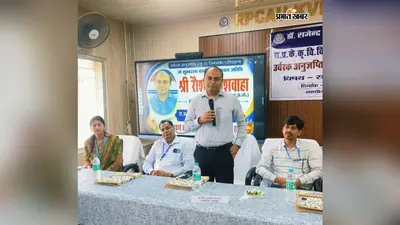 किसानों को ससमय सरकारी निर्धारित मूल्य पर उर्वरक उपलब्ध कराने की जरूरत: डीएम
