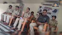 ग्रामीण एसपी बनीं शिक्षक, छात्राओं को साइबर सुरक्षा और महिला अधिकारों का पढ़ाया पाठ