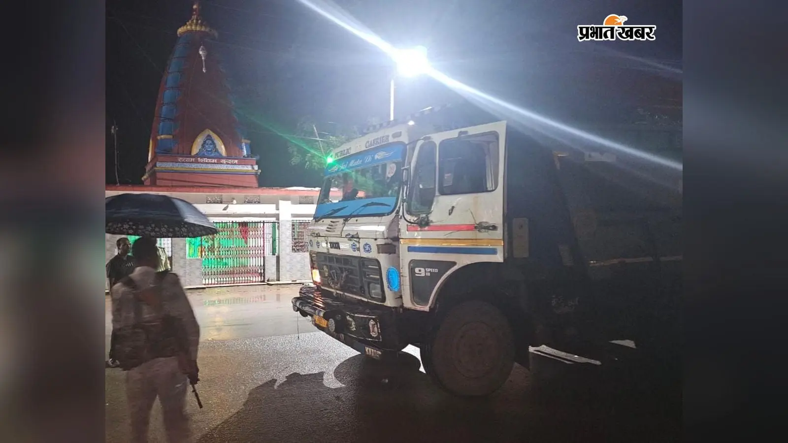 रात में दौड़ रहे 10-12 हाइवा, धड़ल्ले से चल रहा बालू का खेल