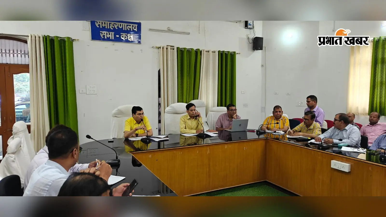 मोतिहारी में वीबी-जी रामजी योजना की समीक्षा, डीडीसी ने एक सप्ताह में लक्ष्य पूरा करने का दिया निर्देश