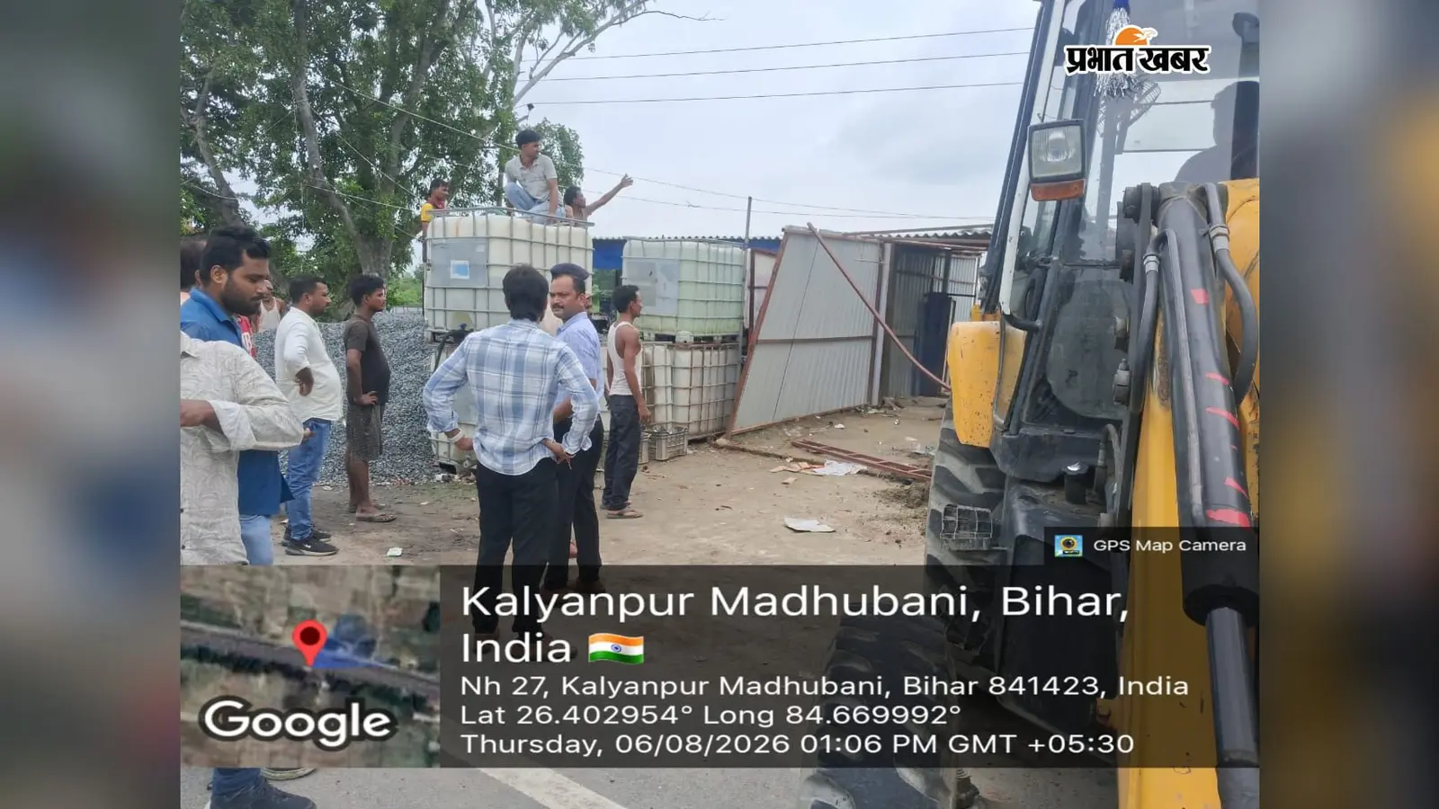 सुप्रीम कोर्ट के आदेश पर एनएच-27 किनारे चला बुलडोजर, बरहीमां में हटाया गया अतिक्रमण