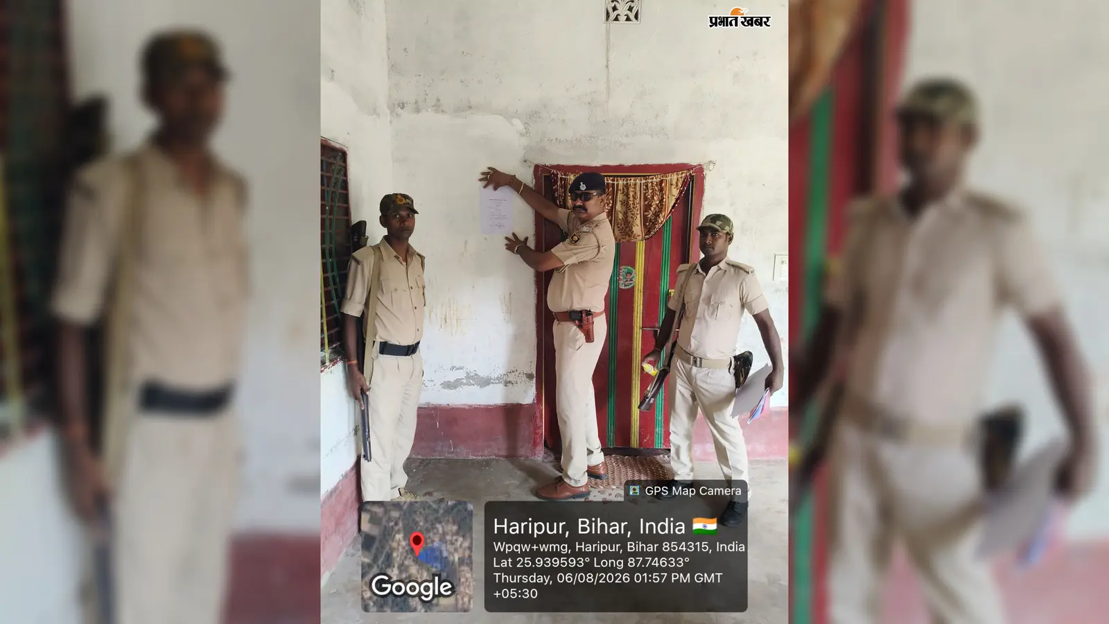 पूर्णिया के हरिपुर जमीन विवाद में पुलिस की बड़ी कार्रवाई, फरार आरोपियों के घर पर चिपकाया इश्तेहार