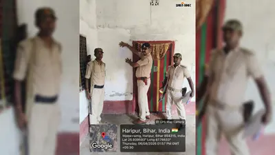 पूर्णिया के हरिपुर जमीन विवाद में पुलिस की बड़ी कार्रवाई, फरार आरोपियों के घर पर चिपकाया इश्तेहार