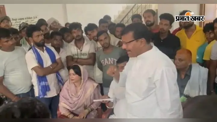सीतामढ़ी में सफाई व्यवस्था चरमराई, हड़ताल पर अड़े स्वच्छता कर्मी