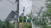 बांका के बेगपुर में टूटा जर्जर बिजली तार, निर्माणाधीन मकान पर गिरने से टला बड़ा हादसा