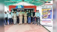 बारिश में ट्रैफिक पुलिस को मिला सहारा, अदाणी फाउंडेशन ने बांटे छाते