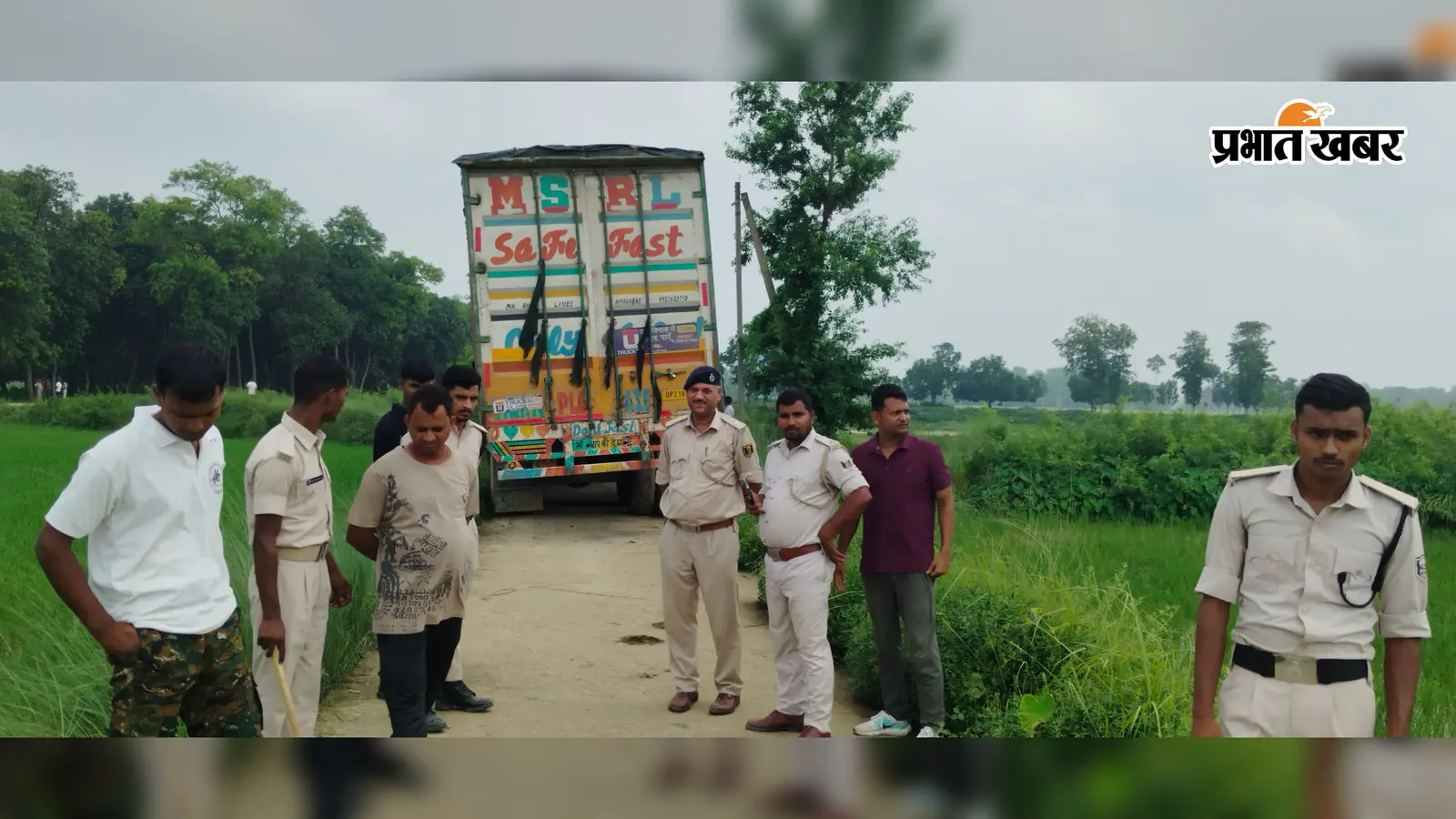 फेविकोल की पेटियों में छिपाकर ले जा रही भारी मात्रा में विदेशी शराब बरामद