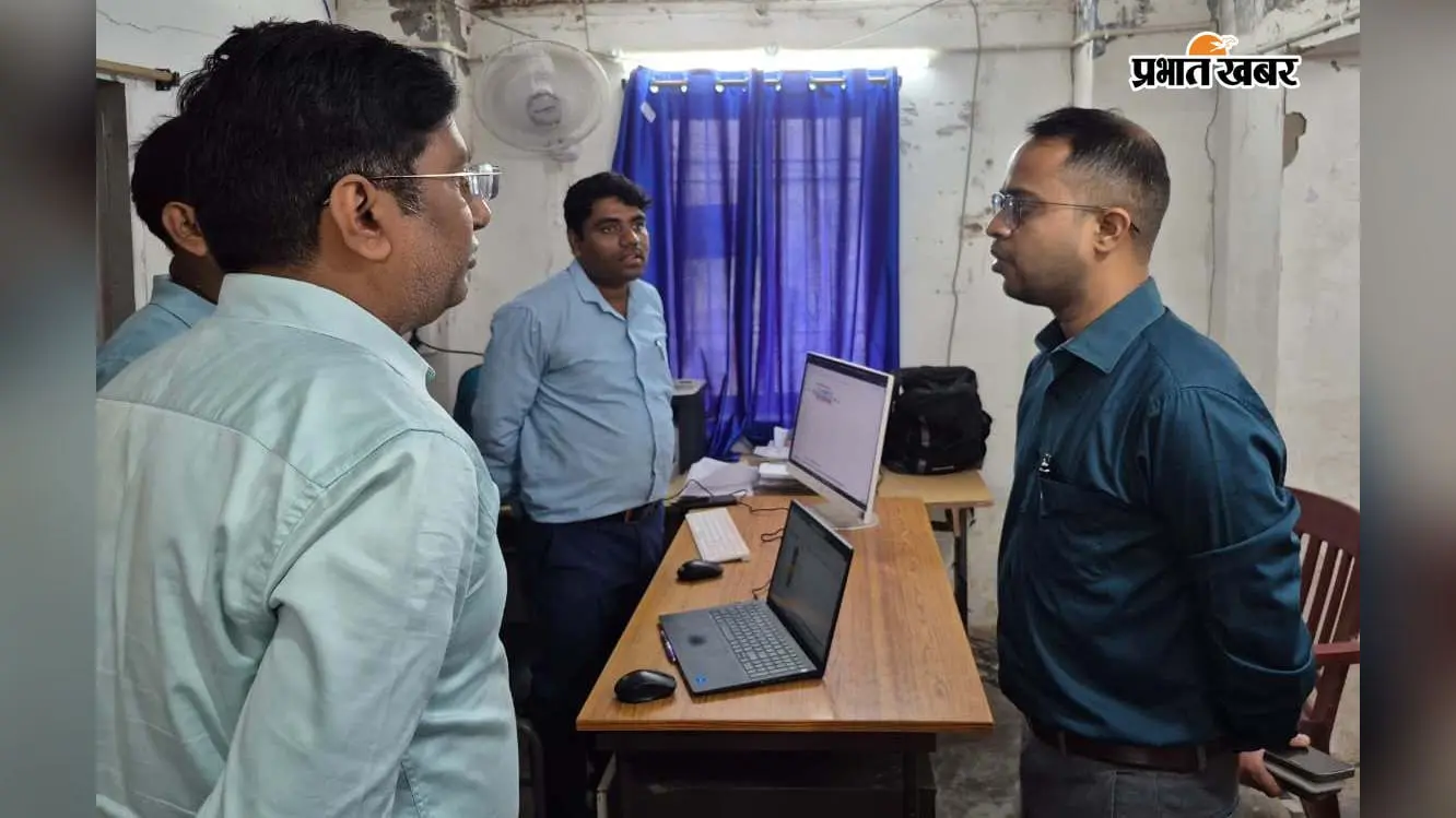 सारण डीएम वैभव श्रीवास्तव ने जिला पंचायत कार्यालय का किया निरीक्षण, लंबित मामलों के त्वरित निष्पादन का निर्देश