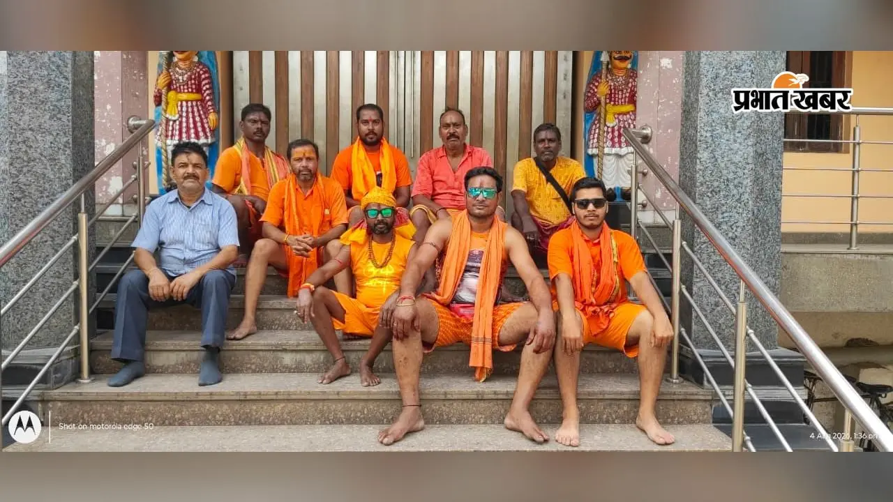 बिजुलिया से देवघर के लिए कांवरियों का जत्था रवाना, 'बोल-बम' के नारे से गूंज उठा माहौल