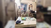 रेलवे प्लेटफॉर्म पर महिला यात्री से चेन छीनकर भाग रहा बदमाश रंगे हाथ गिरफ्तार, चोरी की चेन बरामद