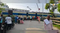 इंजन में खराबी के बाद बीच रास्ते में खड़ी हुई मेमू ट्रेन, डेढ़ घंटे तक बाधित रहा आवागमन