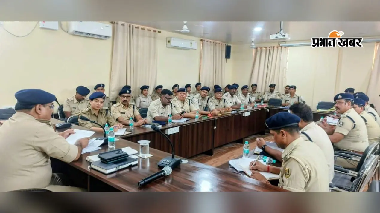 बगहा: जुलाई महीने में 408 अपराधी गिरफ्तार, समीक्षा बैठक में SP ने दिए सख्त निर्देश