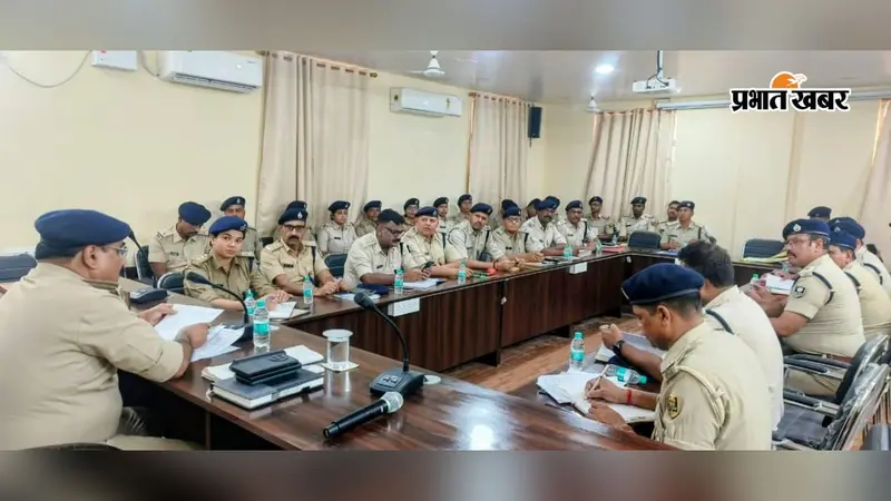 बगहा: जुलाई महीने में 408 अपराधी गिरफ्तार, समीक्षा बैठक में SP ने दिए सख्त निर्देश
