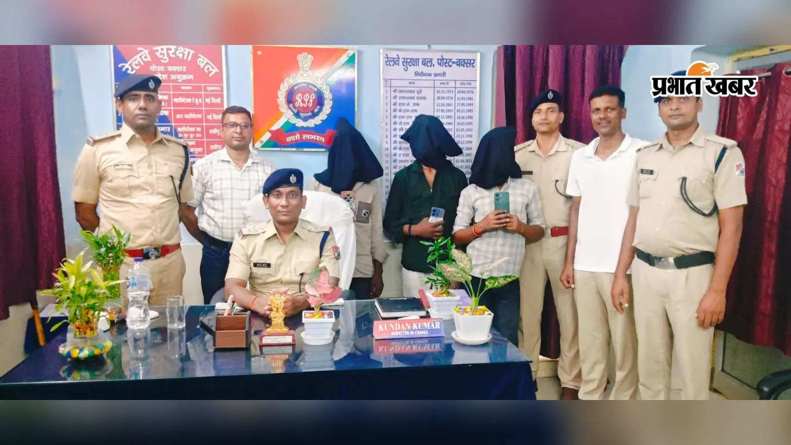 बक्सर रेलवे स्टेशन पर 3 मोबाइल चोर गिरफ्तार, ऑपरेशन यात्री सुरक्षा में RPF की कार्रवाई