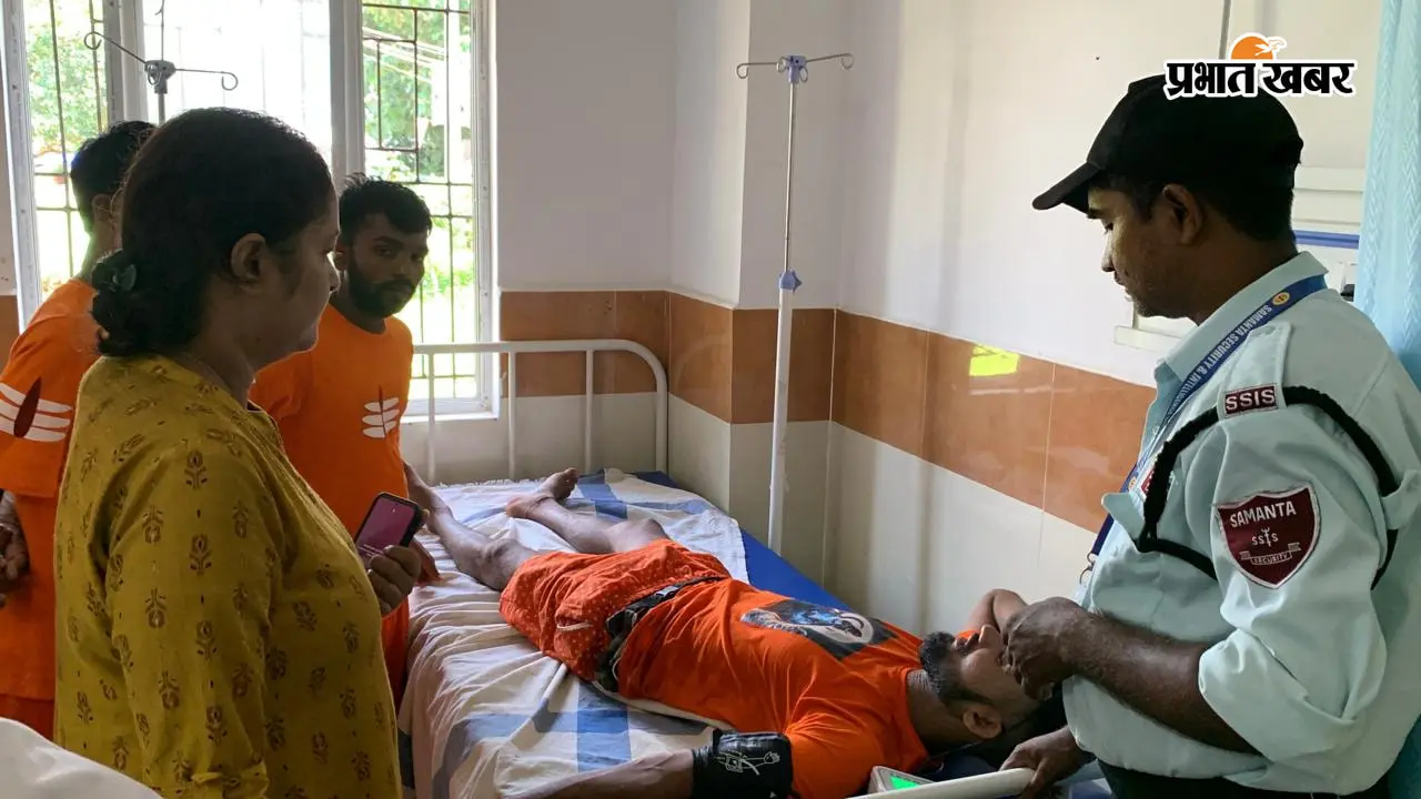 श्रावणी मेले में पिकअप से गिरा कांवरिया, बेहोश हालत में अस्पताल पहुंचाया गया, समय पर इलाज से बची जान