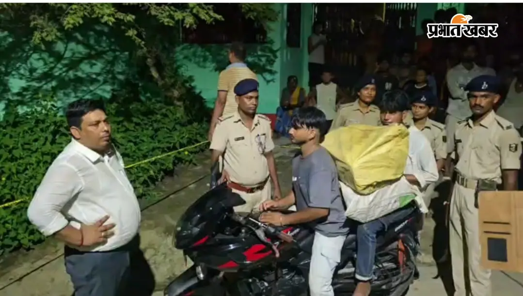 भारत-नेपाल सीमा पर 31.25 किलो गांजा के साथ दो तस्कर गिरफ्तार, नेपाली नंबर की बाइक जब्त