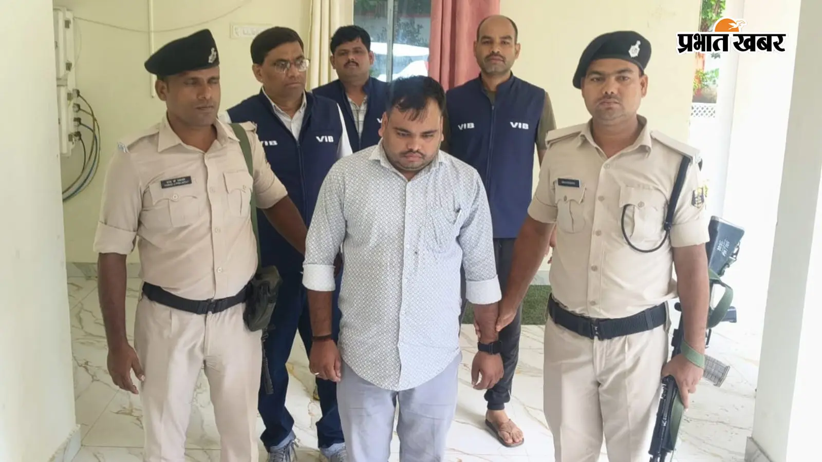 बेगूसराय: सदर अंचल कार्यालय में निगरानी का छाप, 4 हजार घूस लेते क्लर्क रंगे हाथ गिरफ्तार