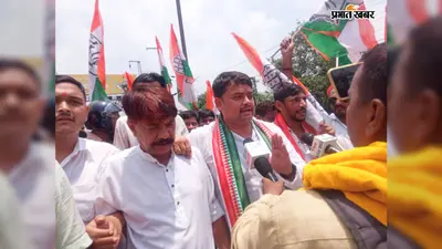 बक्सर: इटाढ़ी ROB में दरार के बाद बंद रेलवे फाटक खोलने की मांग पर उग्र प्रदर्शन, ट्रैक पर बैठे कांग्रेस समर्थक