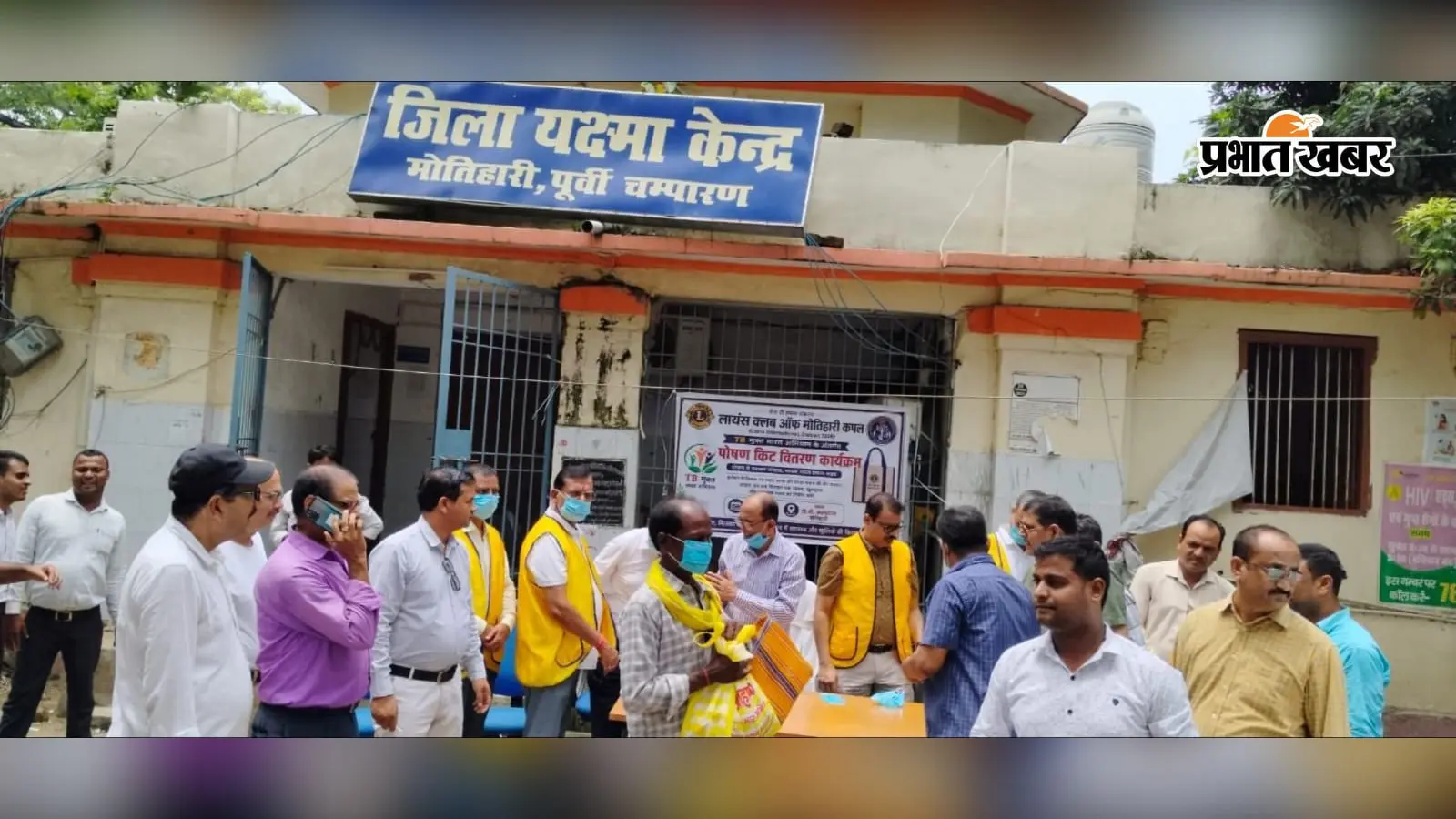 टीबी मुक्त भारत अभियान के तहत 32 मरीजों को तीन माह की पोषण किट वितरित