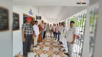 कैमूर में स्वायत्तता कानून के विरोध में शिक्षकेत्तर कर्मचारियों का प्रदर्शन, काली पट्टी बांधकर जताया विरोध