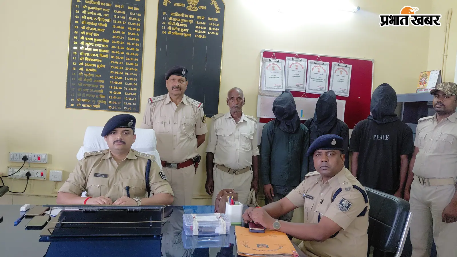 चौसा पुलिस ने बड़ी वारदात टाली, अवैध हथियार के साथ तीन आरोपी गिरफ्तार, ई-रिक्शा जब्त