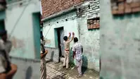 गोपालगंज: गर्भवती बहू की हत्या के आरोपितों के घर ढोल-नगाड़े के साथ चिपकाया इश्तेहार, सरेंडर नहीं किया तो होगी कुर्की-जब्ती