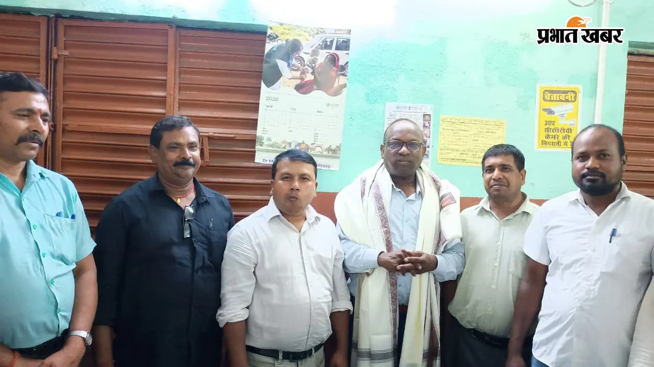 बालूमाथ सीएचसी में डॉ. विजय लकड़ा ने संभाला पदभार