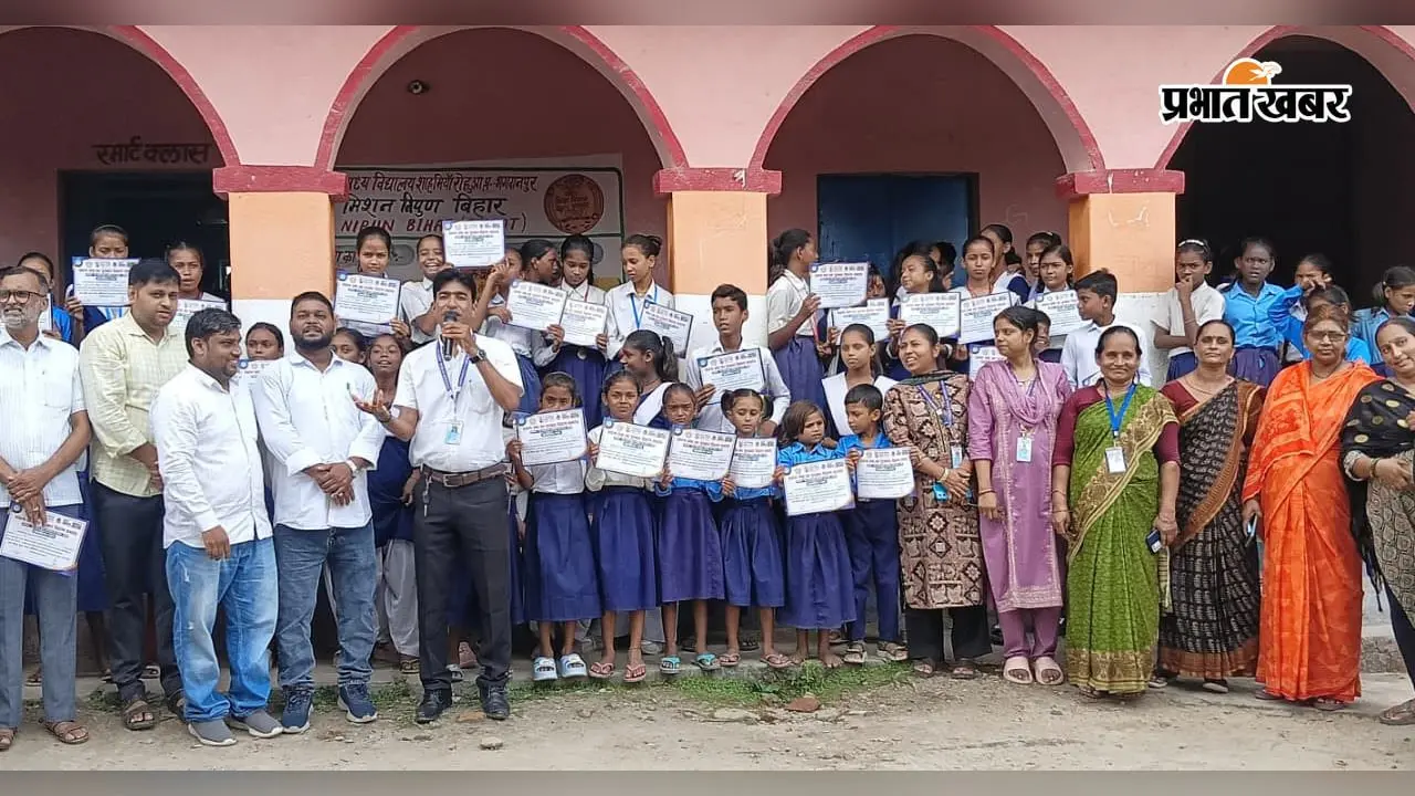 हाजीपुर में बाल विवाह मुक्त भारत अभियान, प्रतियोगिताओं में उत्कृष्ट प्रदर्शन करने वाली छात्राएं सम्मानित