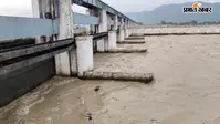 वाल्मीकिनगर में गंडक नदी का जलस्तर घटा, बाढ़ का तत्काल खतरा टला लेकिन जलभराव और कटाव की चिंता बरकरार