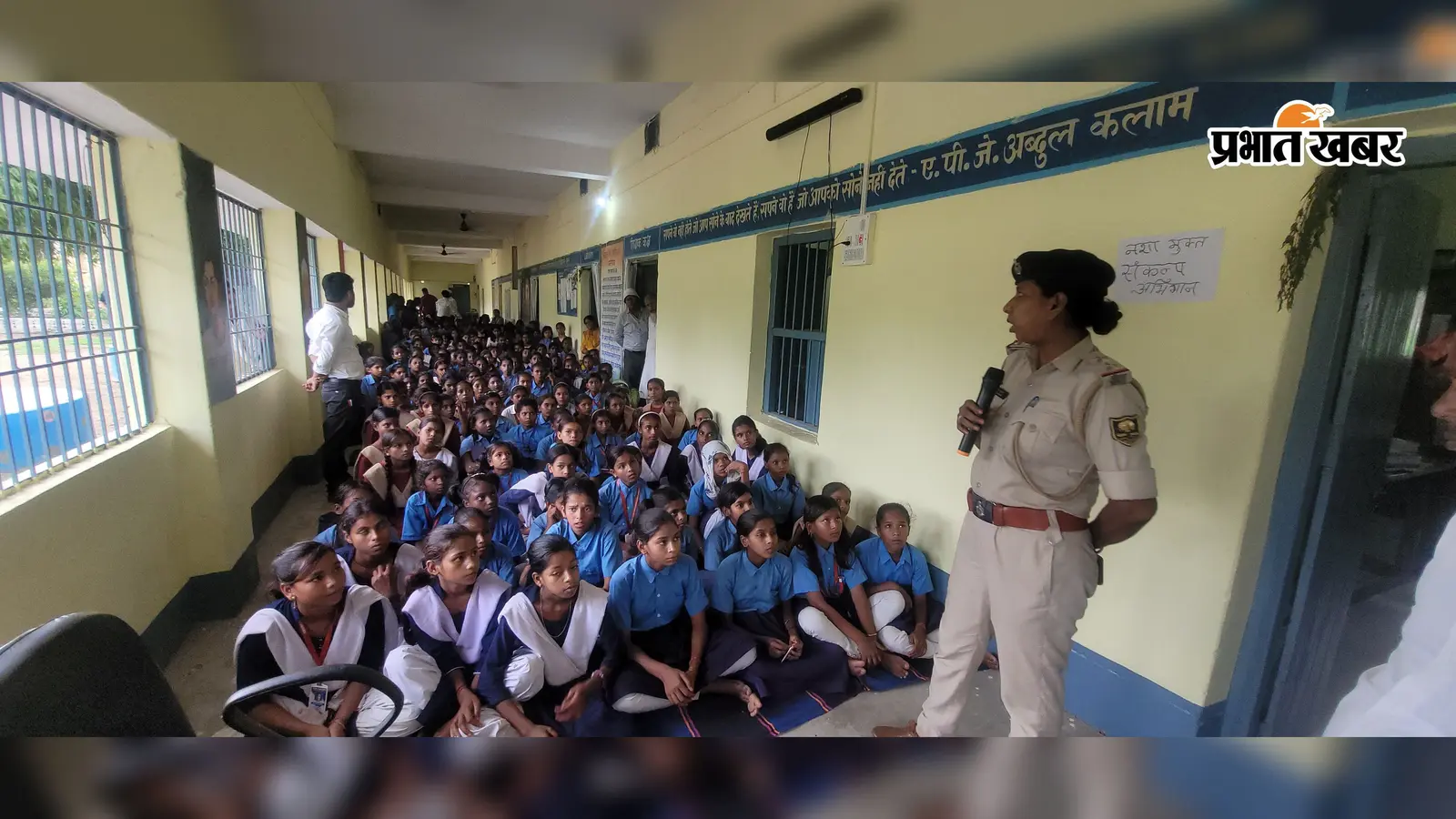 हलसी के दो स्कूलों में साइबर जागरूकता अभियान, छात्राओं को बताए बचाव के गुर