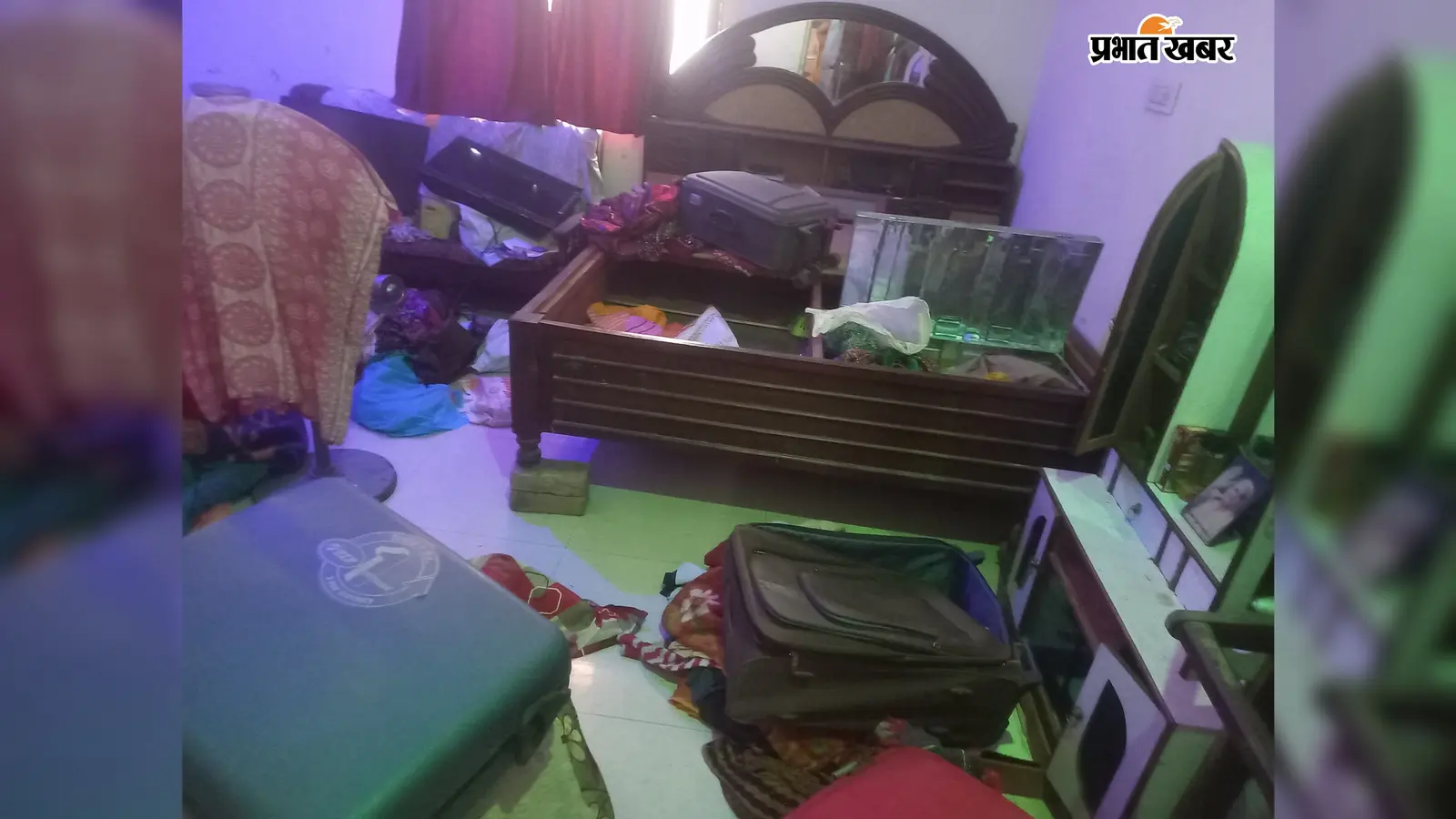 गोपालगंज: फुलवरिया में बंद घर का ताला तोड़कर लाखों की चोरी, करीब 5 लाख के जेवर-सामान ले गए चोर; CCTV चिप भी उखाड़ा