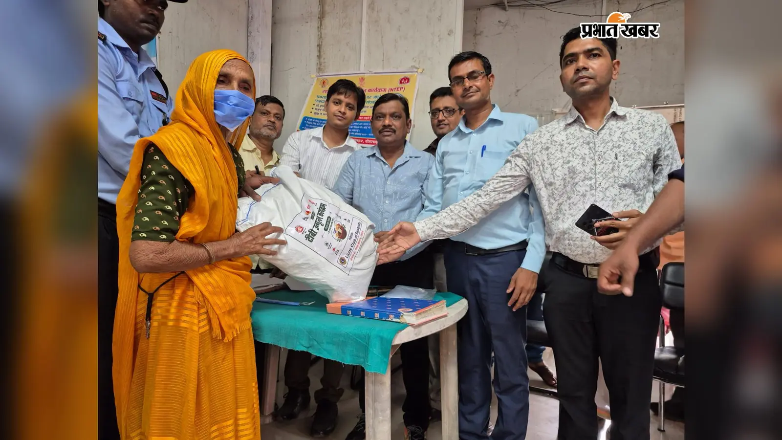 रोहतास में जागरूकता और जनसहयोग से ही बनेगा TB मुक्त समाज, 60 मरीजों को मिला पोषण पैकेट