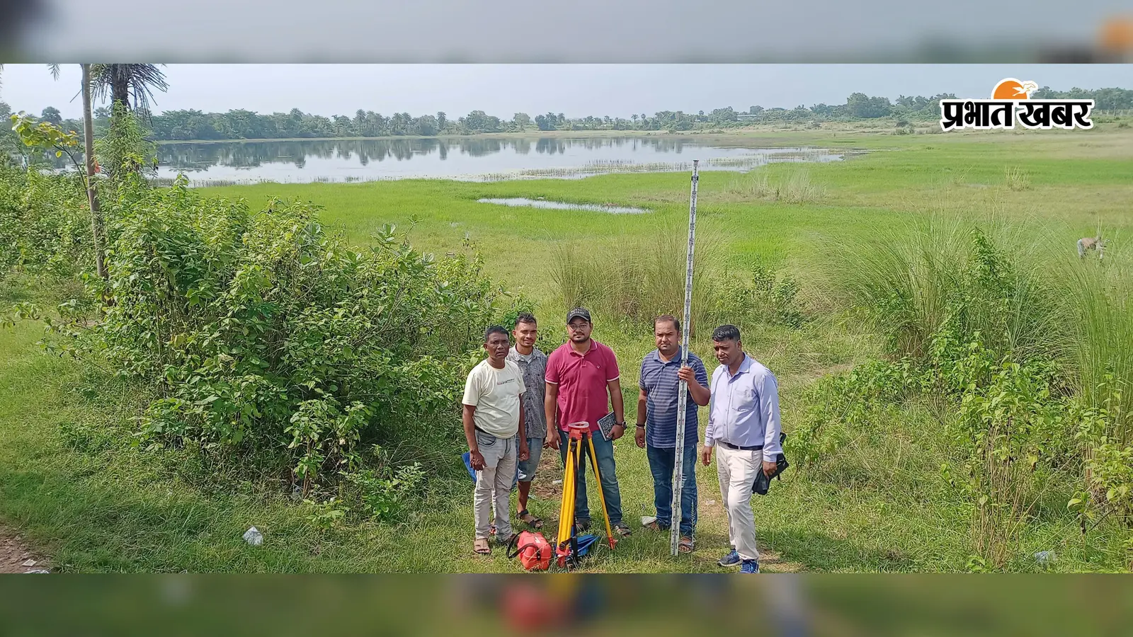 गालूडीह में 40 एकड़ में फैले सरकारी तालाब बड़ाबांध का होगा जीर्णोद्वार, लघु सिंचाई विभाग की टीम ने की मापी