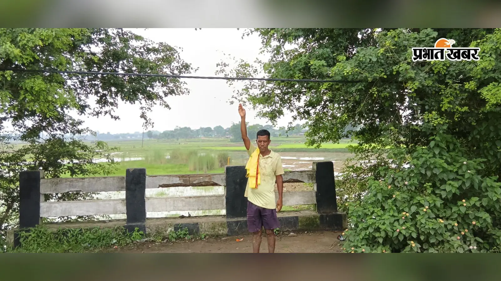 सोनो के चुरहेत गांव में सड़क किनारे झूल रहा बिजली का तार, ग्रामीणों ने जताई हादसे की आशंका