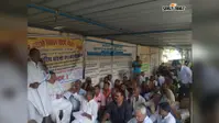 औद्योगिक क्षेत्र के लिए भूमि अधिग्रहण के विरोध में किसानों का धरना, पूर्व केंद्रीय मंत्री भी पहुंचे