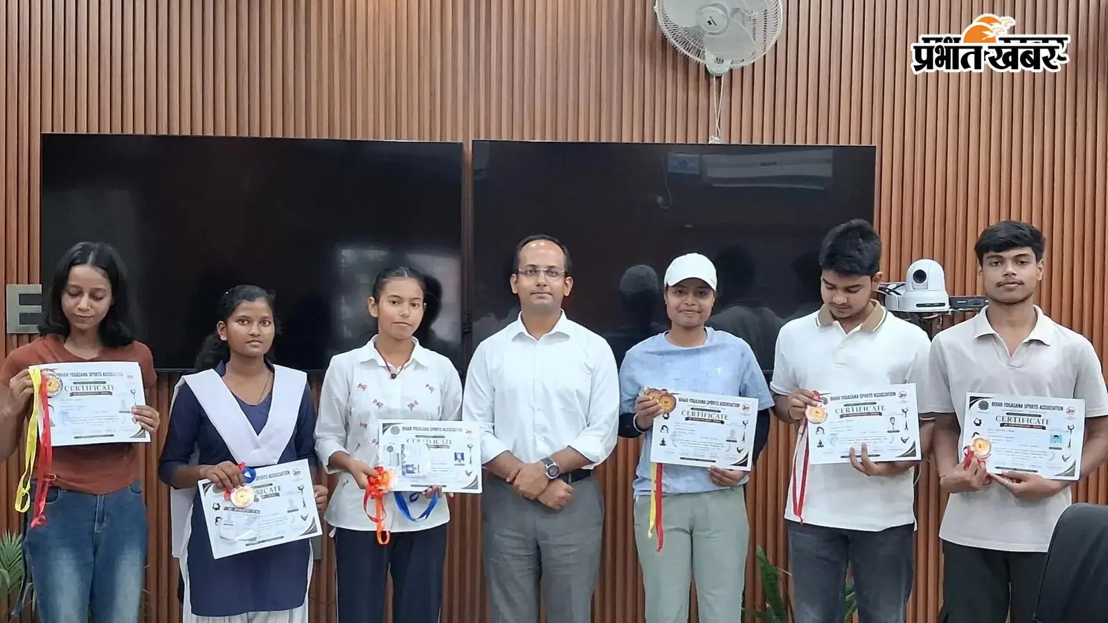 राज्य स्तरीय योगासन प्रतियोगिता में नवादा का शानदार प्रदर्शन, खिलाड़ियों ने जीते स्वर्ण, रजत और कांस्य पदक