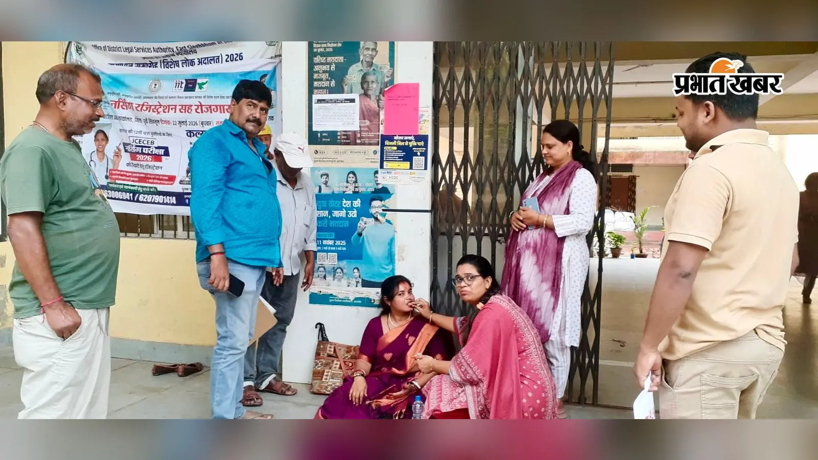 घाटशिला प्रखंड कार्यालय में महुलिया पंसस शीला गोप बैठी आमरण अनशन पर, आश्वासन के बाद टूटा अनशन