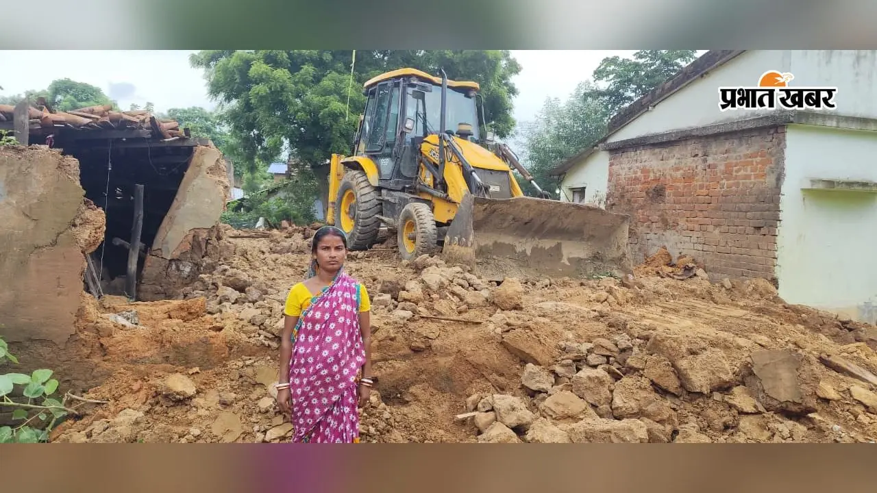 कालीमाटी में भारी बारिश से कच्चा मकान ध्वस्त, परिवार बेघर