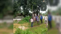 बोड़ाम: प्राथमिक विद्यालय केन्दडीह के पास जलजमाव से बढ़ा बीमारी का खतरा, ग्रामीणों ने की जल निकासी की मांग