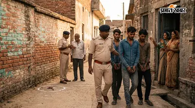 चकिया में युवक को खदेड़कर गोली मारी, कंधे के आर-पार हुई गोली, तीन हिरासत में