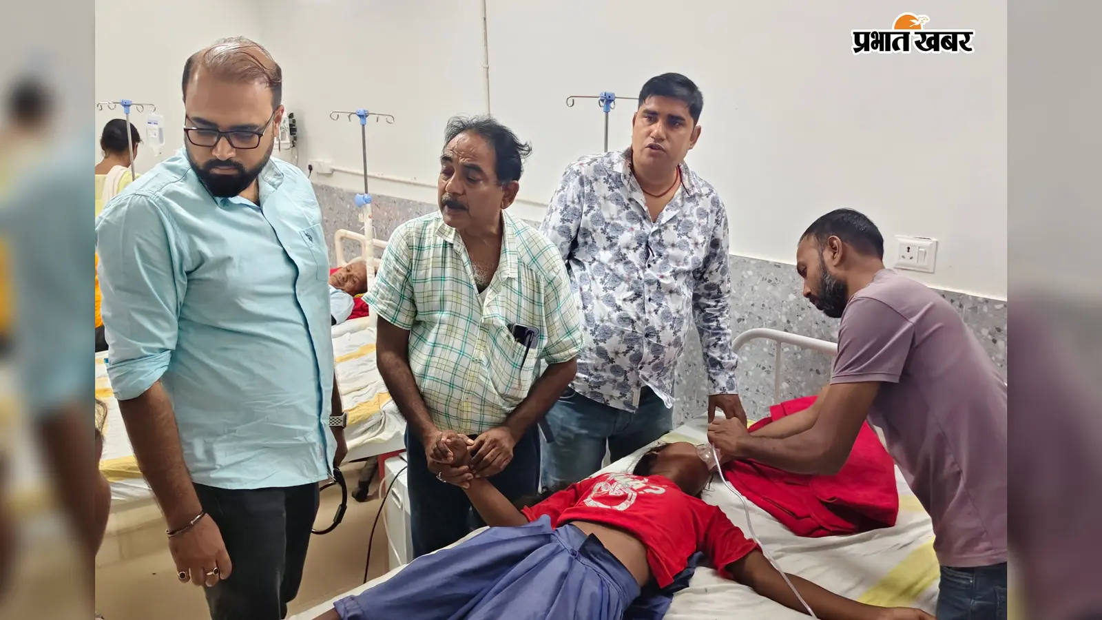 बिजली बोर्ड तार के करंट से युवती गंभीर रूप से हुई घायल