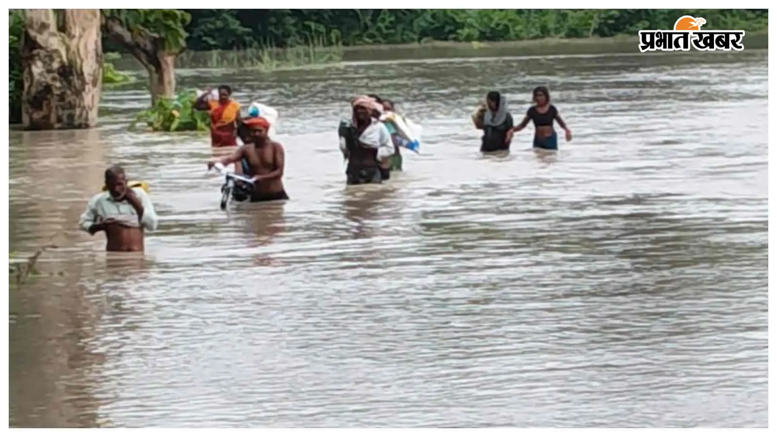 चकदाहा गांव की हर बारिश बाढ़ से तबाही लेकर आती है. गंडक नदी के बीच फंसे ग्रामीणों की जिंदगी एक टापू सी हो गई है, जहां हर पल अनिश्चितता और डर का साया मंडराता है.