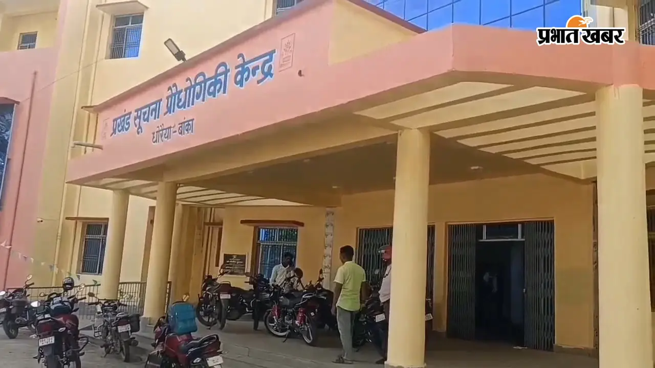 धोरैया अंचल में हल्का कर्मचारी के बीच सीओ ने पंचायत किया वितरण, जल्द प्रभार लेने का दिया निर्देश