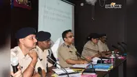बेतिया में अपराध गोष्ठी, एसपी कुमार गौतम ने अपराध नियंत्रण और लंबित मामलों के निष्पादन पर दिए निर्देश