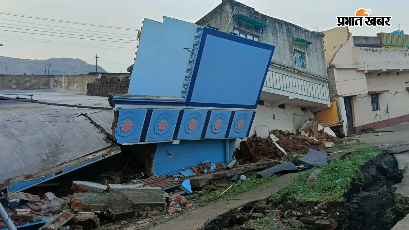 कतरास में लगातार भू-धंसान से बढ़ा खतरा, घर छोड़ने को लोग मजबूर; सुरक्षा पर सवाल