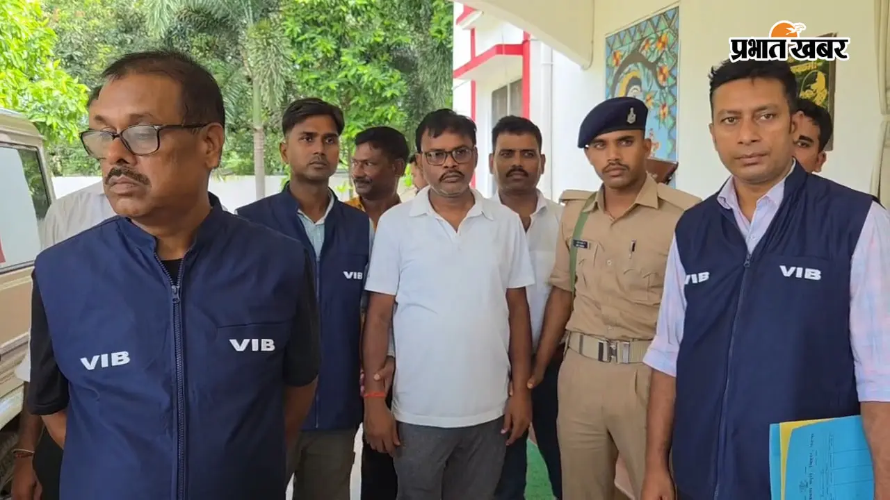 उद्योग विभाग के GM अनिल कुमार मंडल 50 हजार रुपये घूस लेते रंगे-हाथ गिरफ्तार, निगरानी विभाग की कार्रवाई