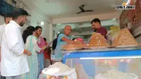 बासुकिनाथ में फूड सेफ्टी टीम का एक्शन, 205 किलो फंगस लगा पेड़ा नष्ट, देखें तस्वीरें