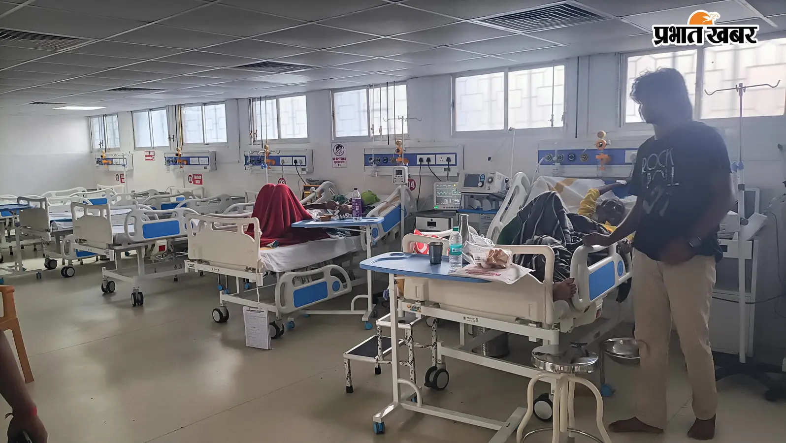 उद्घाटन के कुछ ही दिनों बाद सदर अस्पताल का नया ICU पड़ा ठप्प, मरीजों के परिजनों को घर से लाना पड़ रहा पंखा