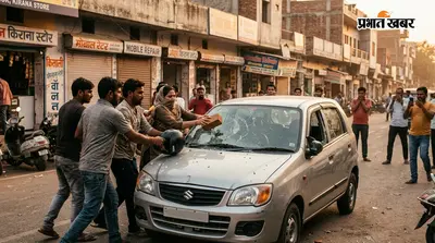जेल से निकलते ही खूनी हसीना का तांडव: दिनदहाड़े कार पर बरसाए ईंट-हेलमेट, महिला डॉन के हुक्म पर खूनी खेल से थर्राया शहर