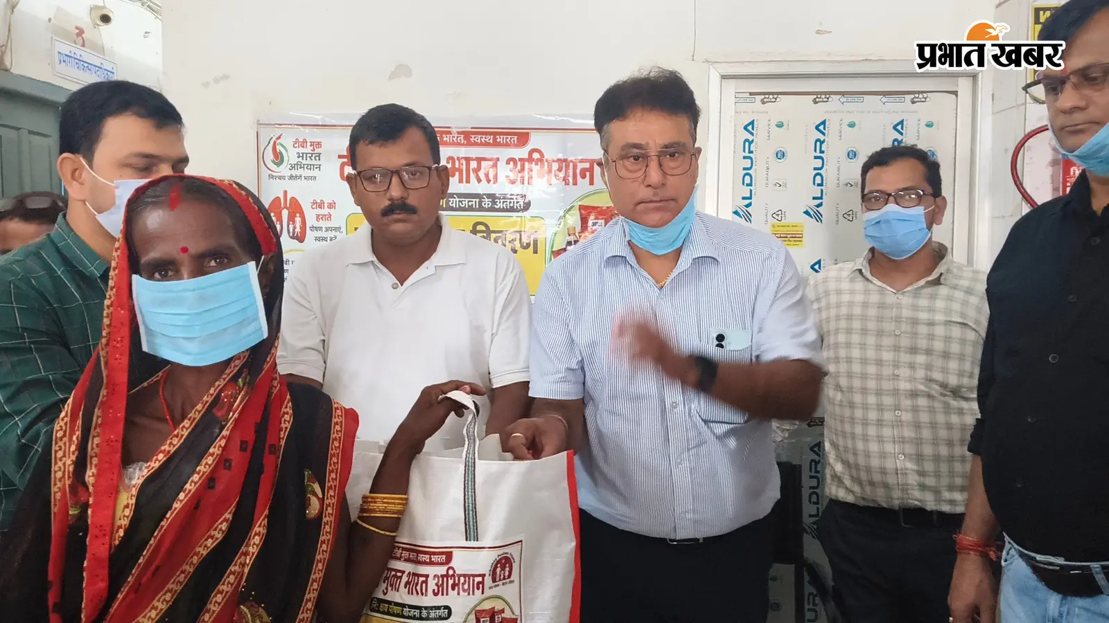 गोपालगंज : टीबी मरीजों को आटा-दाल से फल तक से भरा फूड बास्केट मिला, जानें पूरी खबर